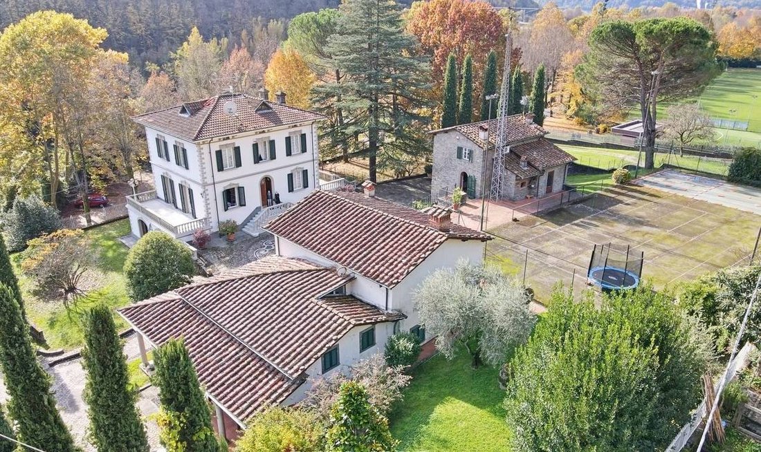 Villa in Bagni di Lucca, Tuscany, Italy 2 - 16578028