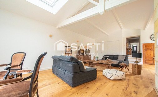 Castle for Sale in Saint-Loubès, Nouvelle-Aquitaine, France - 4