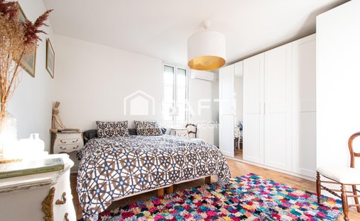 Castle for Sale in Saint-Loubès, Nouvelle-Aquitaine, France