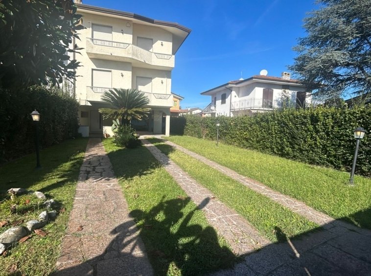 Villa in Tonfano, Pietrasanta, Italy 1 - 16575593