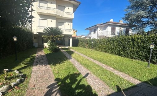 Villa in Tonfano, Pietrasanta, Italy 1