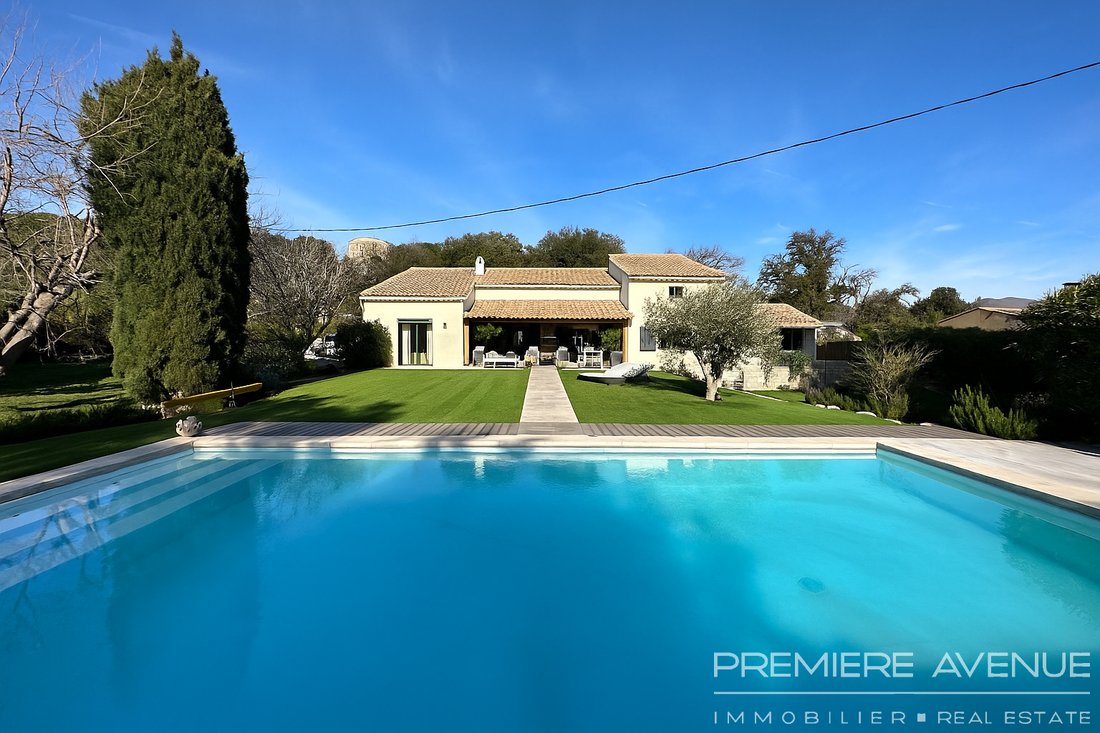 Villa in Le Plan-de-la-Tour, Provence-Alpes-Côte d'Azur, France 1 - 15774731