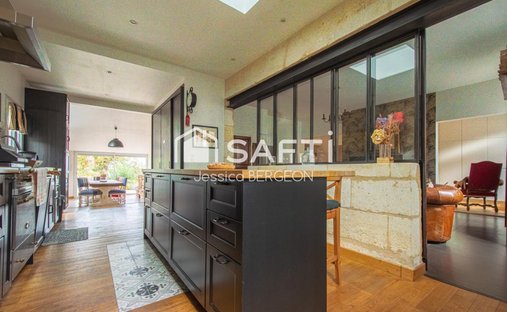 Castle for Sale in Saint-Loubès, Nouvelle-Aquitaine, France - 5