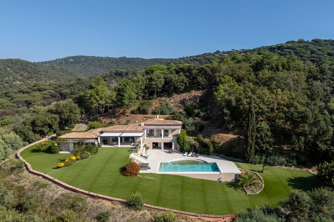 Villa in La Croix-Valmer, Provence-Alpes-Côte d'Azur, France 2 - 16575819