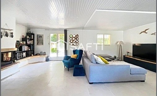 Aoc Côtes De Bourg Wine Château On 16 Hectares Ref 1029