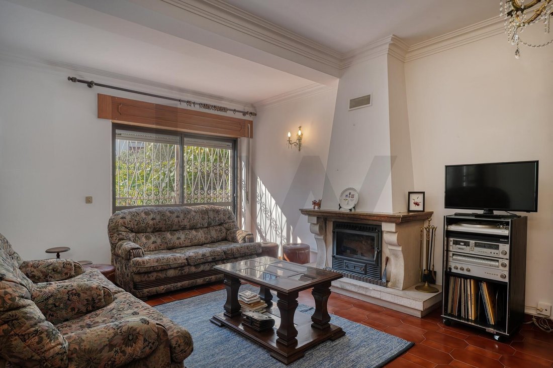 Townhouse in Carcavelos e Parede, Lisbon, Portugal 1 - 16579709