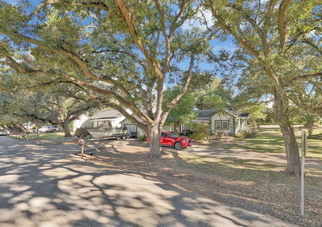 League City, Texas, United States 2 - 16464022