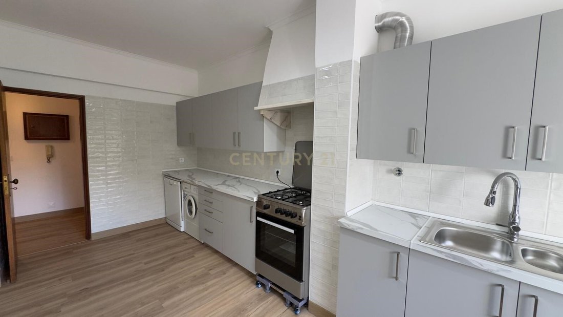 Apartment in Estoril, Cascais e Estoril, Lisbon 3 - 16578252
