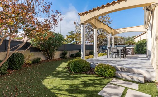 Castle for Sale in Villeneuve-lès-Maguelone, Occitanie, France