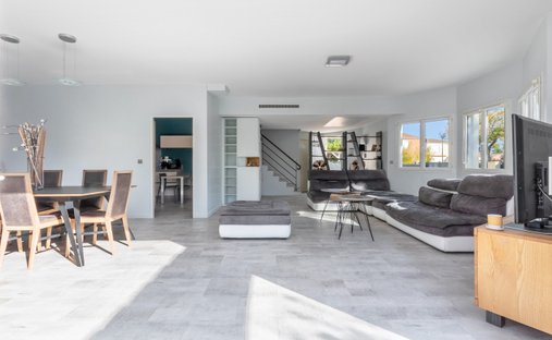 Castle for Sale in Villeneuve-lès-Maguelone, Occitanie, France