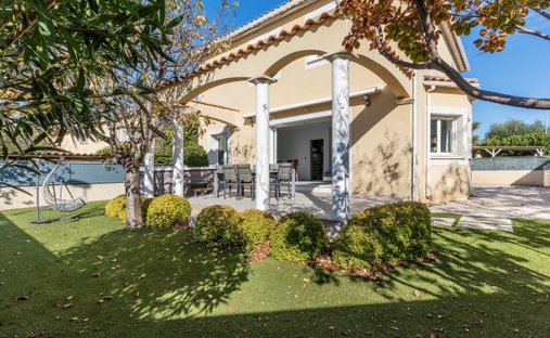 Castle for Sale in Villeneuve-lès-Maguelone, Occitanie, France