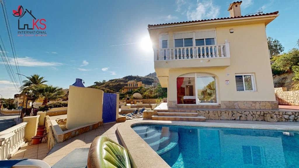 Chalet in El Campello, Land Valencia, Spanien 1 - 14810472