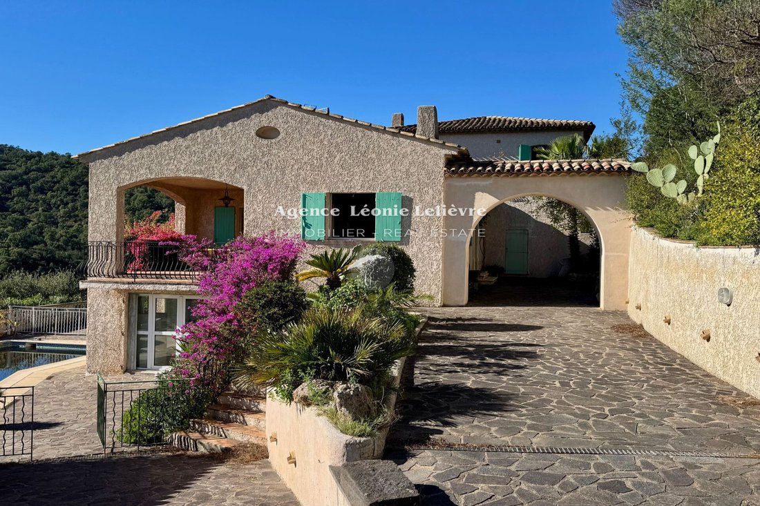 Villa in Les Issambres, Roquebrune-sur-Argens, France 2 - 13470577