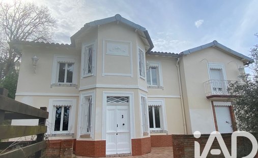 House in Lisle-sur-Tarn, Occitania, France 1