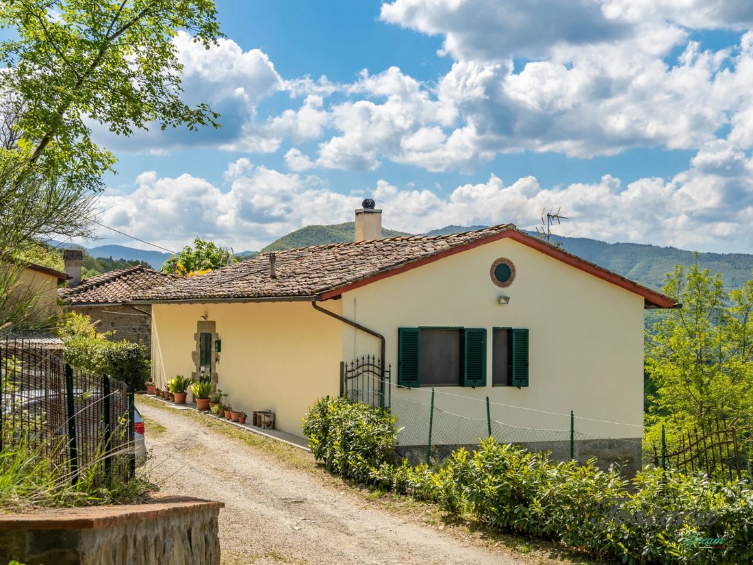 Farm Ranch in Dicomano, Tuscany, Italy 5 - 16576367