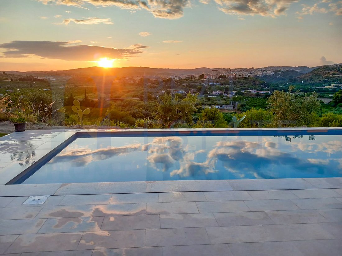 Villa in Center, Noto, Sicily 1 - 16555376