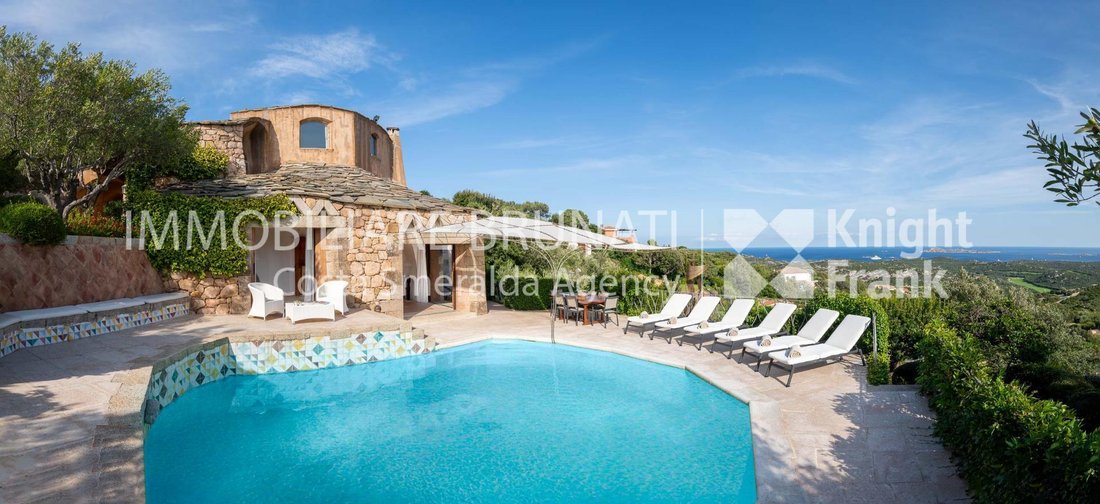 Villa in Abbiadori, Arzachena, Italy 1 - 16575501