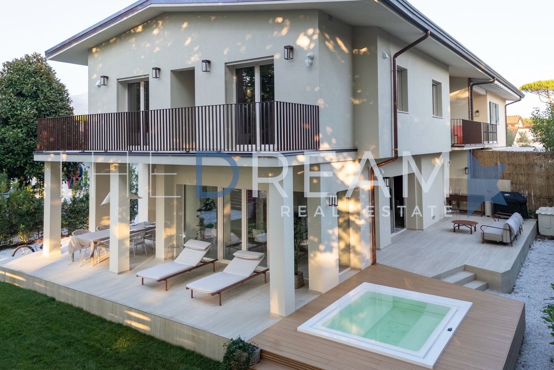 Villa in Center, Forte dei Marmi, Tuscany 4 - 16581732
