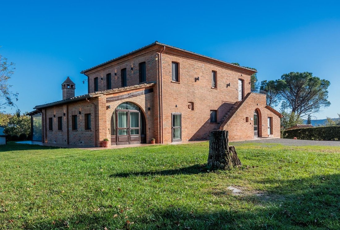 Farm Ranch in Chiusi, Tuscany, Italy 1 - 16581521