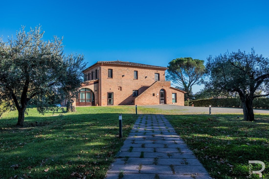 Farm Ranch in Chiusi, Tuscany, Italy 5 - 16581521