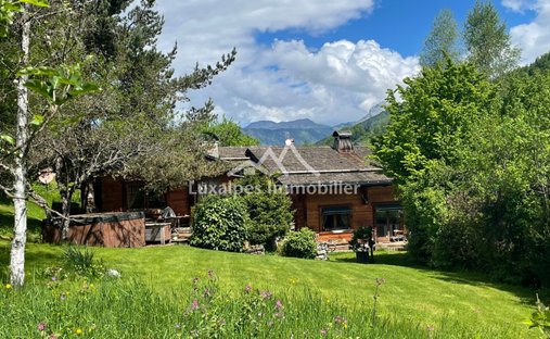 Chalet in Les Clefs, Auvergne-Rhône-Alpes, France 1
