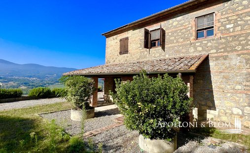 Castle for Sale in Cetona, Tuscany, Italy