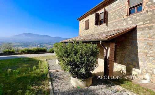 Castle for Sale in Cetona, Tuscany, Italy