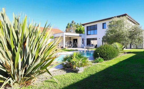 Villa in Toussieu, Auvergne-Rhône-Alpes, France 1