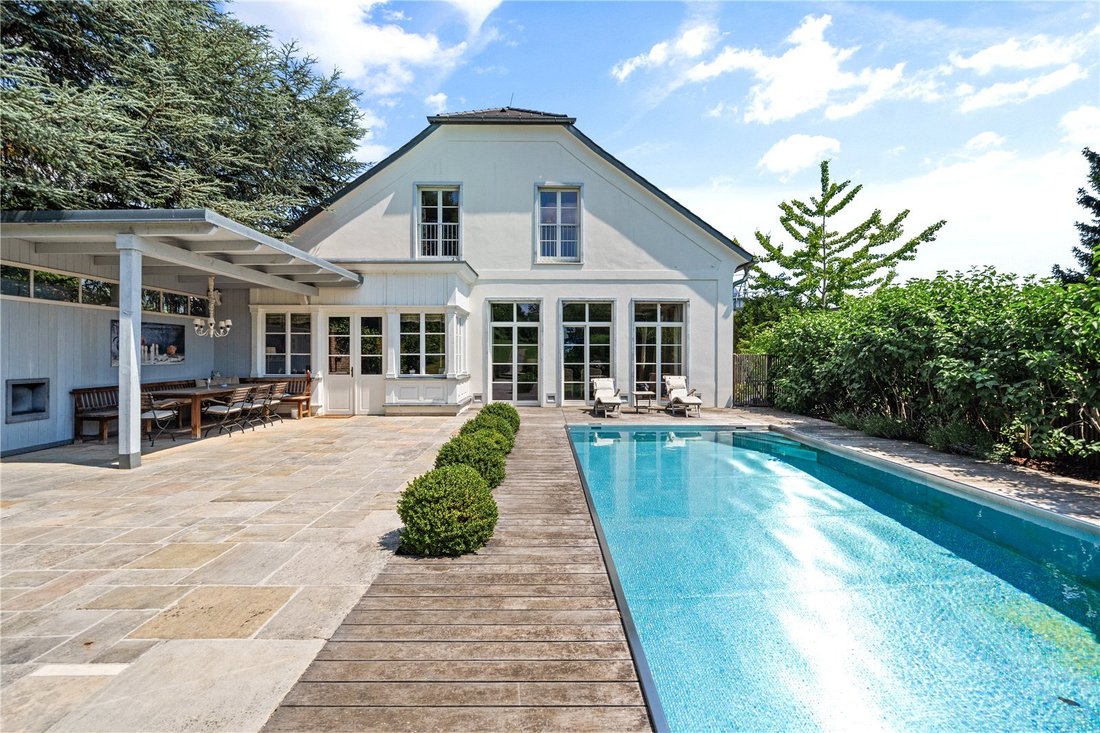 The Vinehill Manor, Krapfenwaldgasse, Vienna