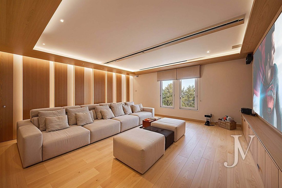 Villa in Fuencarral-El Pardo, Madrid, Spain 5 - 13920373