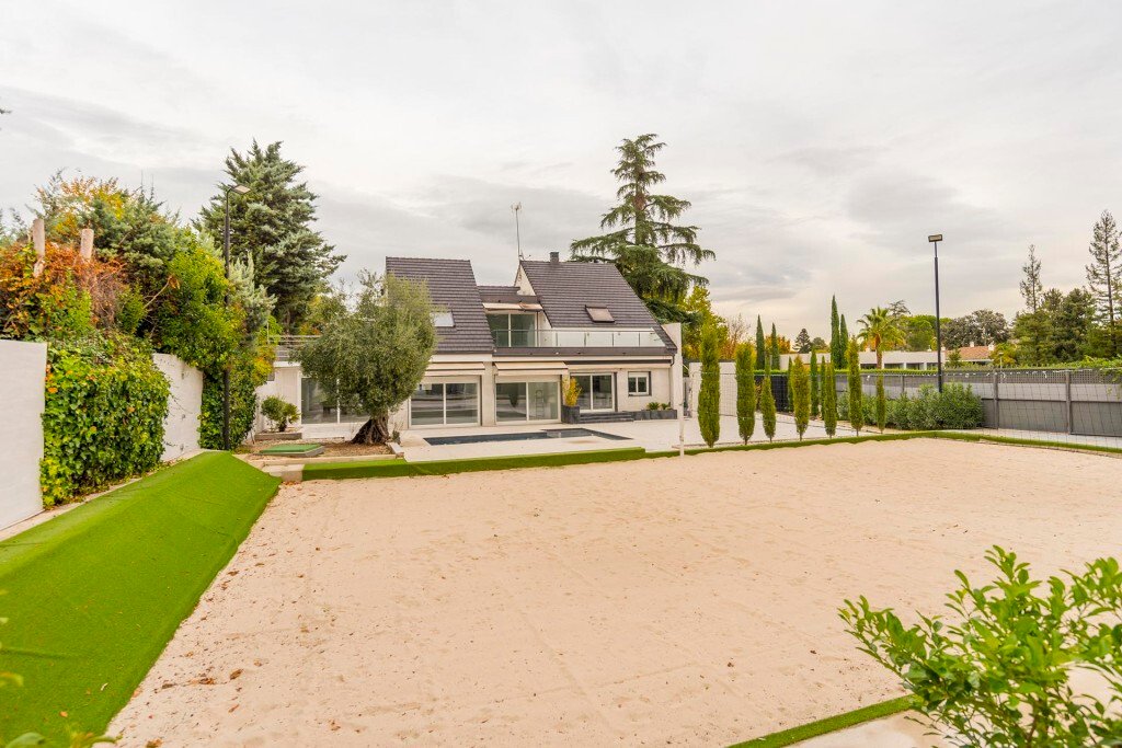 Villa in La Moraleja, Alcobendas, Comunidad de Madrid 2 - 16583574