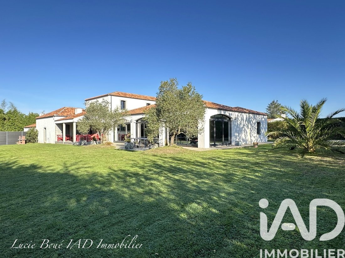 House in Beauvoir-sur-Mer, Pays de la Loire, France 3 - 16583157