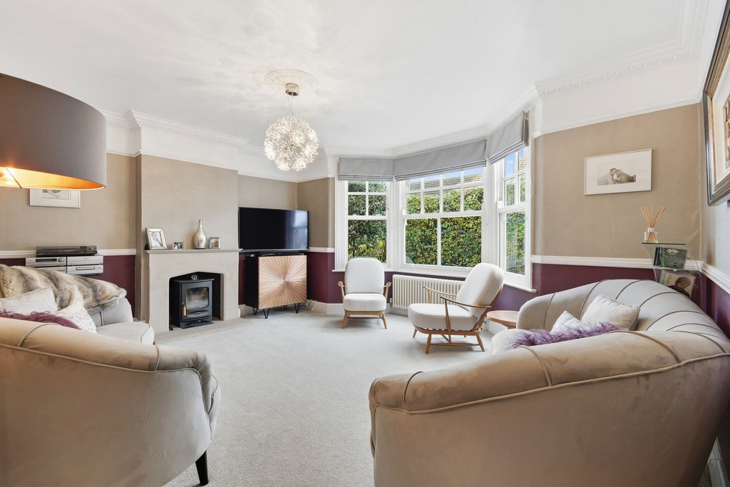 House in Ramsden Heath, England 2 - 16602822