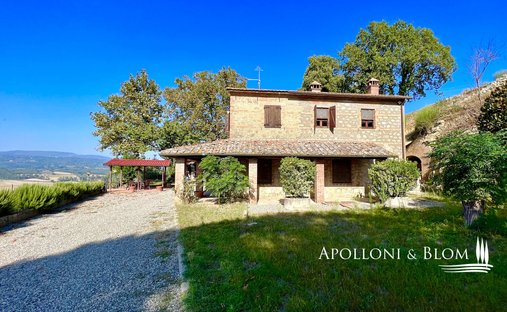 Castle for Sale in Cetona, Tuscany, Italy