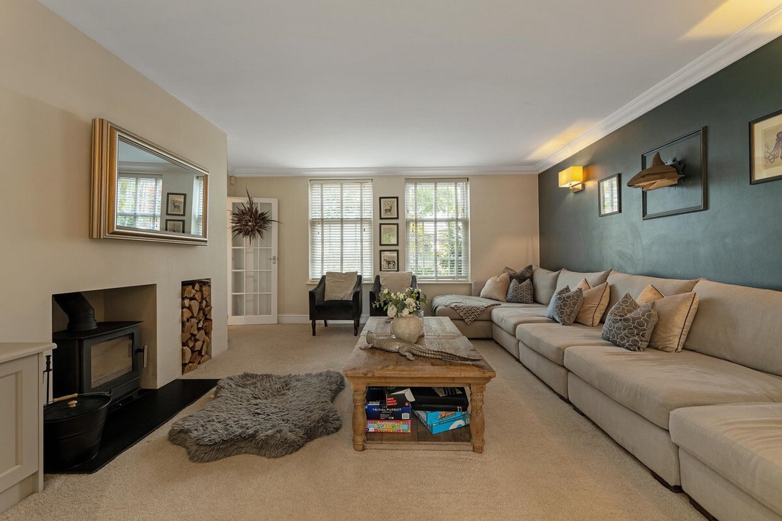 House in Datchet, England 5 - 16584976