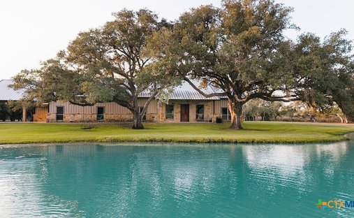 House in Inez, Texas, United States 1