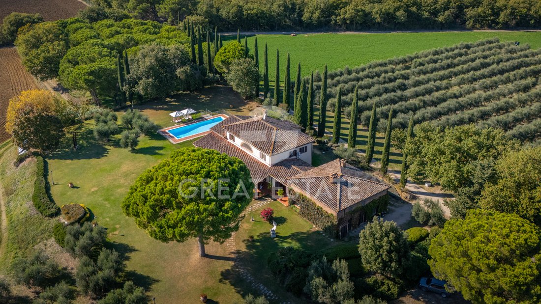 Estate in Castiglione del Lago, Umbria, Italy 3 - 16603335