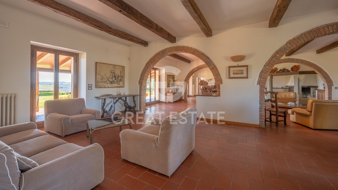Estate in Castiglione del Lago, Umbria, Italy 2 - 16603335