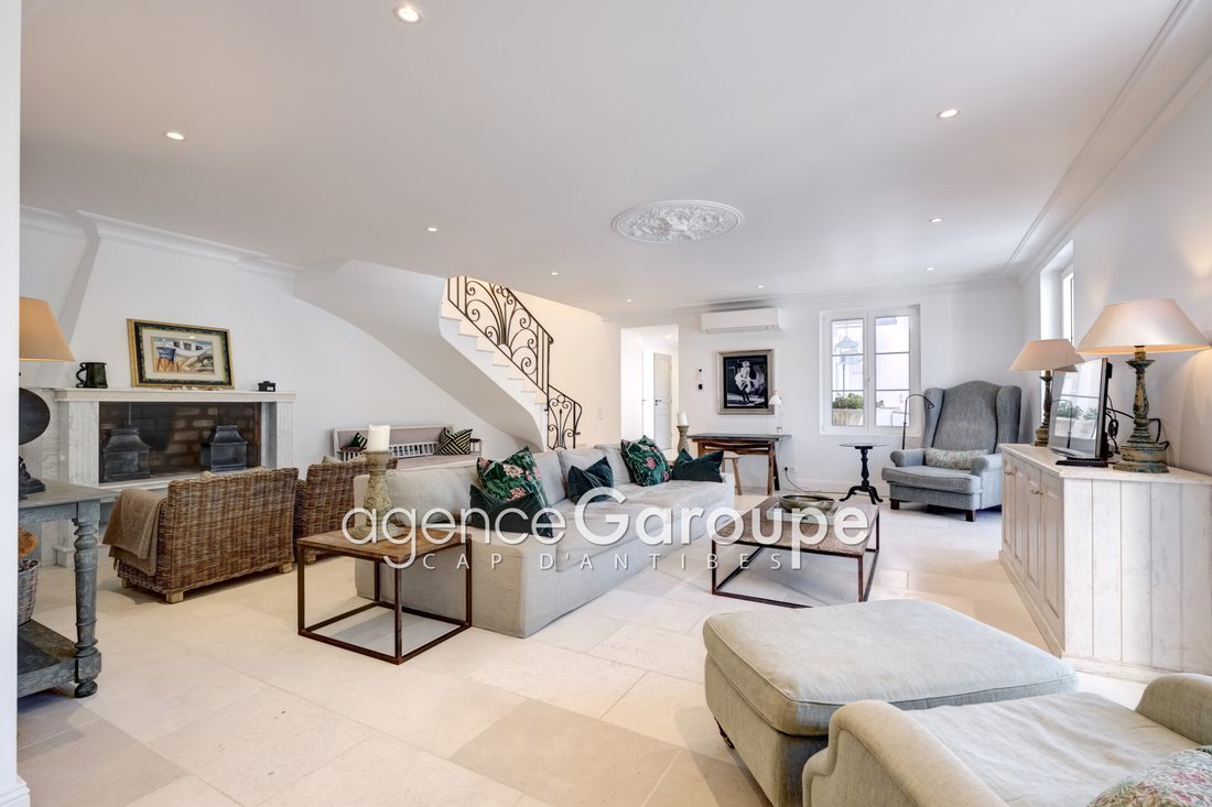 Villa in Antibes, Provence-Alpes-Côte d'Azur, France 2 - 16597700