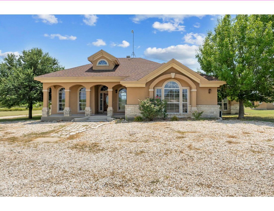 House in Coupland, Texas, United States 1 - 16590177