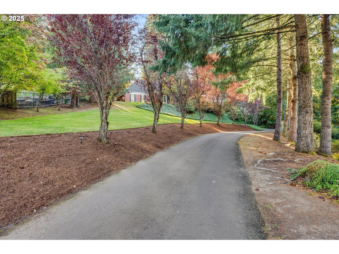 House in Lake Oswego, Oregon, United States 4 - 16570080
