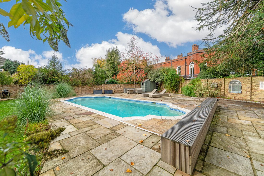 House in Datchet, England 2 - 16584976