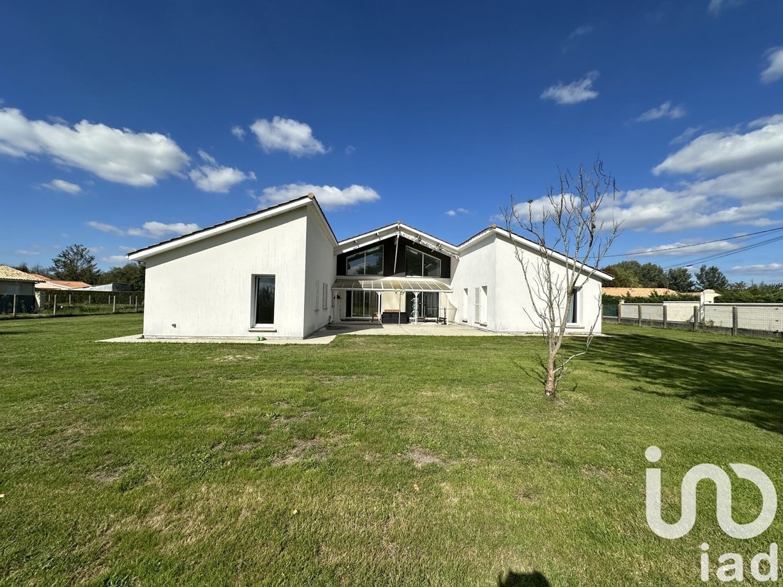 House in Chemin de la Vie, Ambares-et-Lagrave, France 1 - 16583106