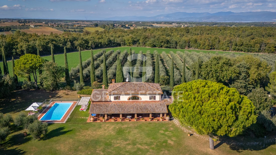 Estate in Castiglione del Lago, Umbria, Italy 1 - 16603335
