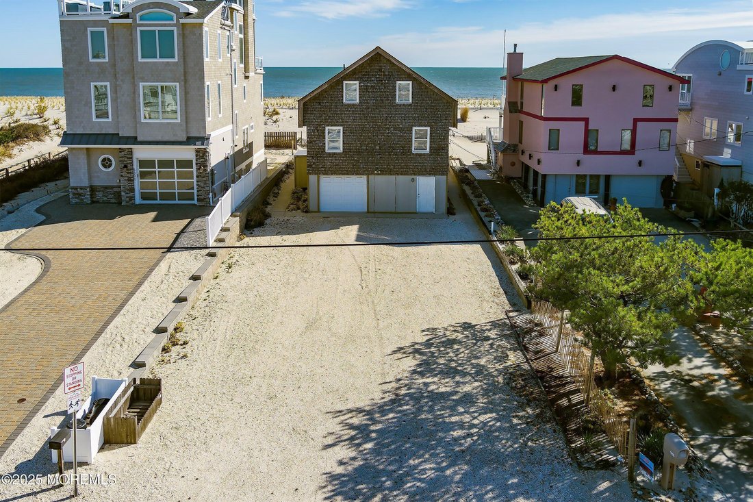 House in Ship Bottom, New Jersey, United States 4 - 16582483