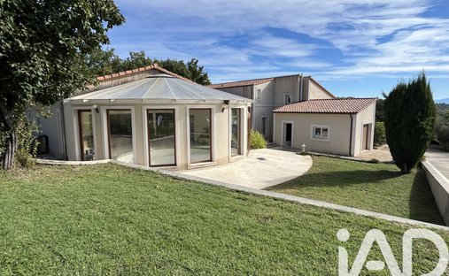 Castle for Sale in Forcalquier, Provence-Alpes-Côte d'Azur, France