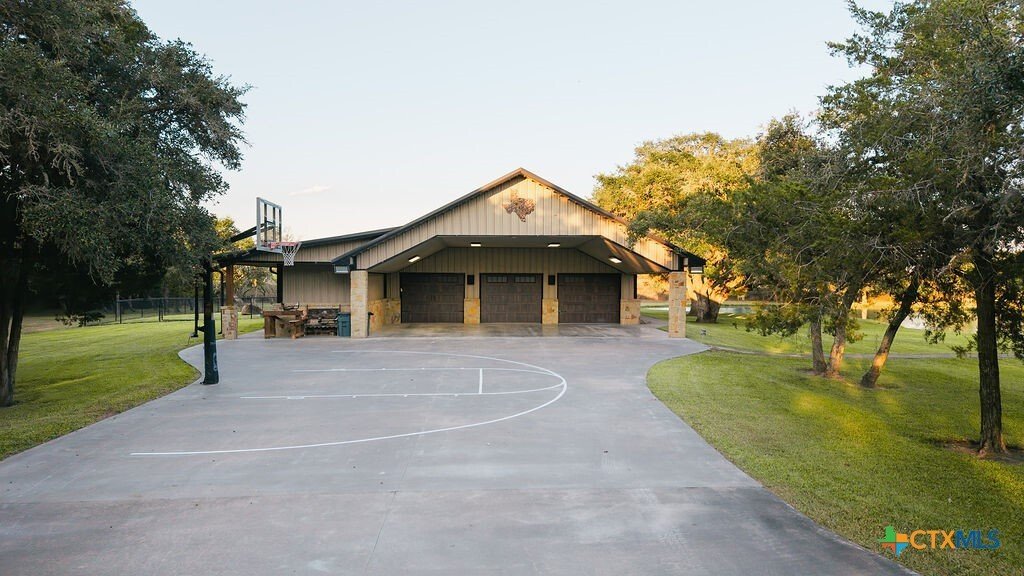 House in Inez, Texas, United States 4 - 16584654