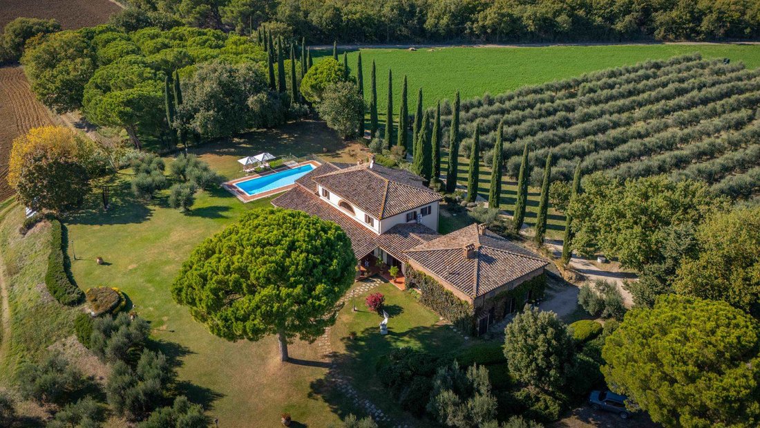 Country House in Castiglione del Lago, Umbria, Italy 3 - 16583849