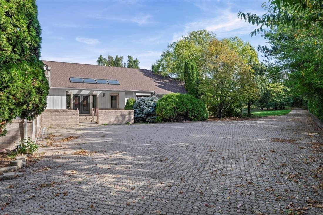 House in Spring Grove, Illinois, United States 5 - 16587025