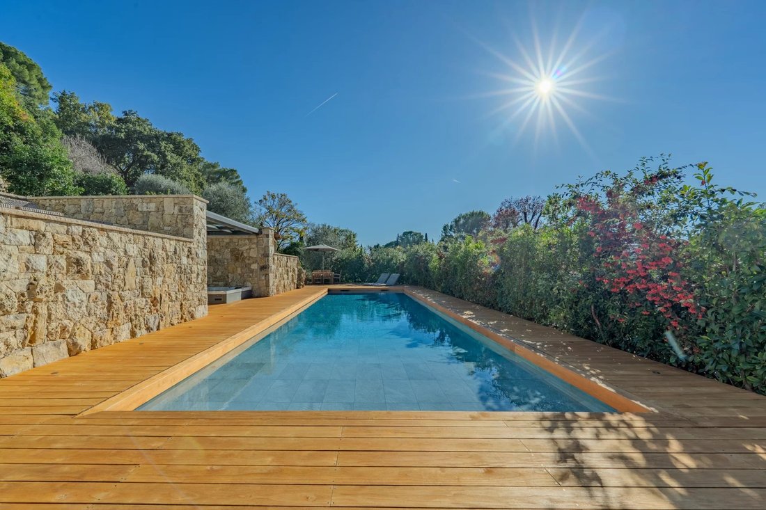 Villa in Mougins, Provence-Alpes-Côte d'Azur, France 1 - 16597388